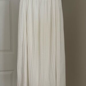 Elegant White Pleated Skirt
